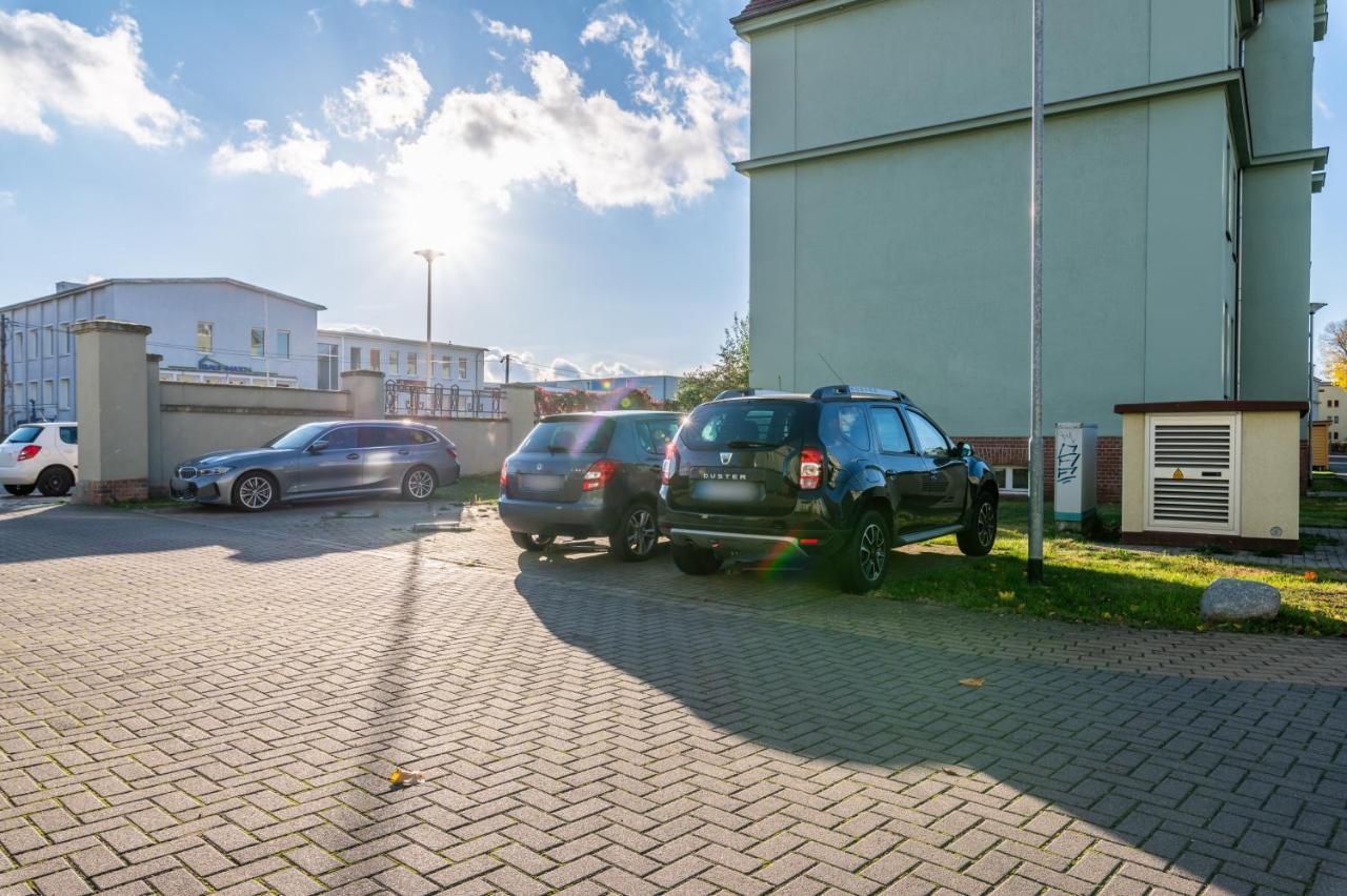 Ruhig - Privatparkplatz - Barrierearm Quiet - Private Car Park - Low Barrier Magdeburg Exterior photo